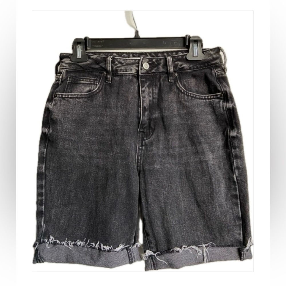 Pacsun mom jean size 27.